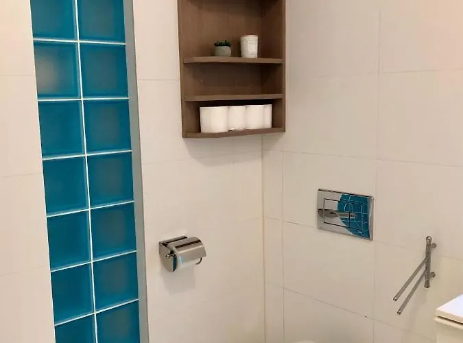 V Centre Ziliny S Parkovanim * ジリナ