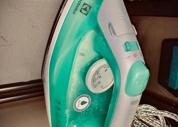 V Centre Ziliny S Parkovanim アパート